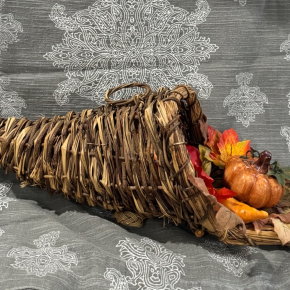 Vintage Large Fall Thanksgiving Holiday Fruit And Vegetable Cornucopia - Picture 4 of 7